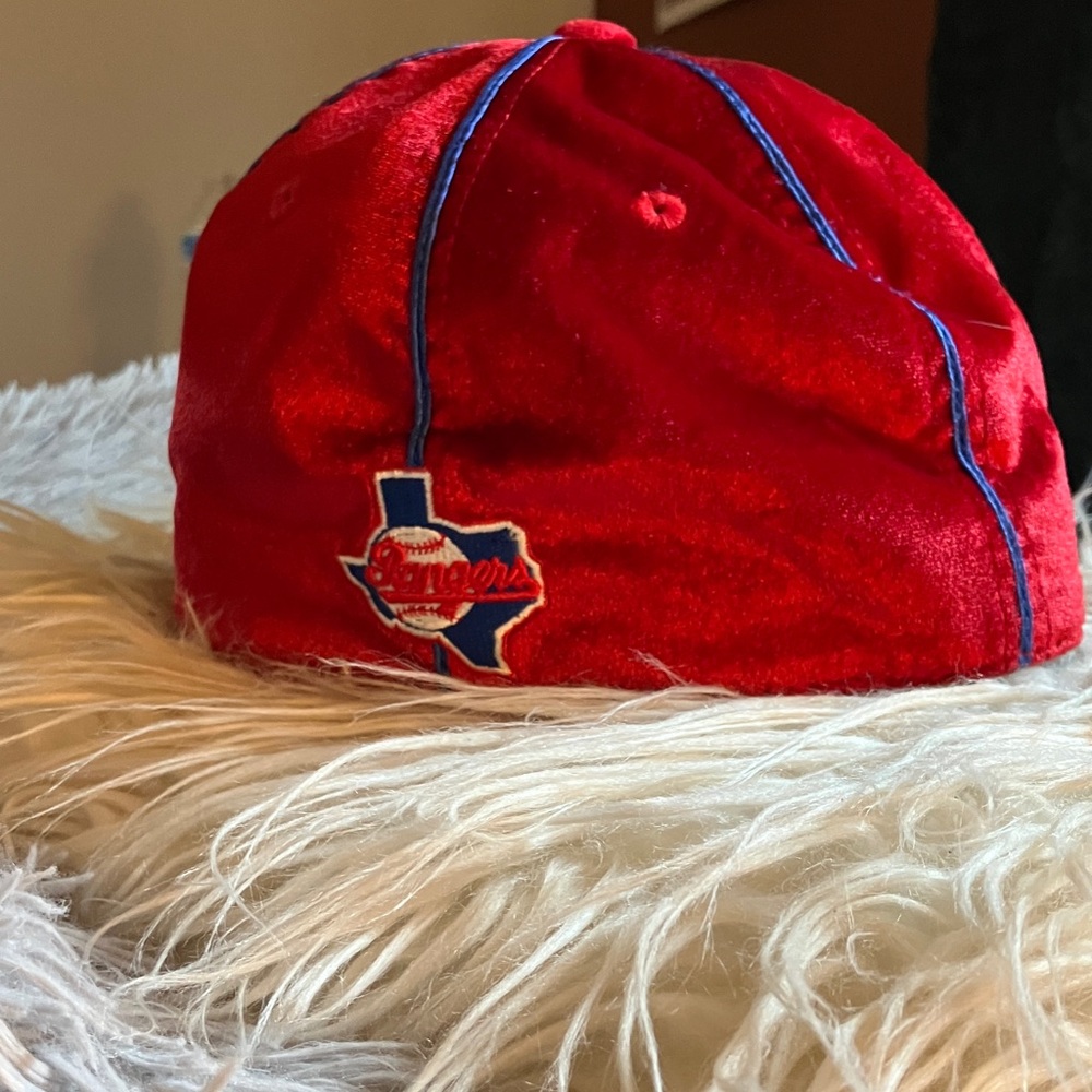 Velvet Hat - Picture 2 of 6